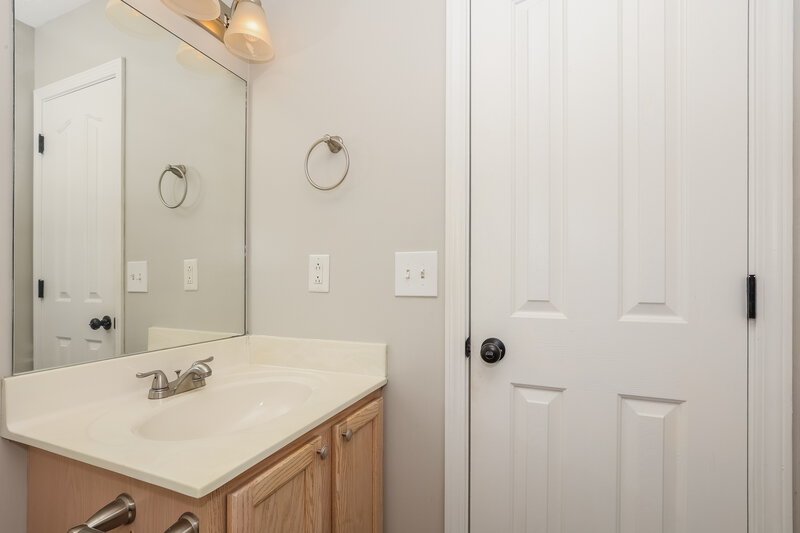 2,210/Mo, 1630 Lisburn Dr Murfreesboro, TN 37128 Bathroom View 2