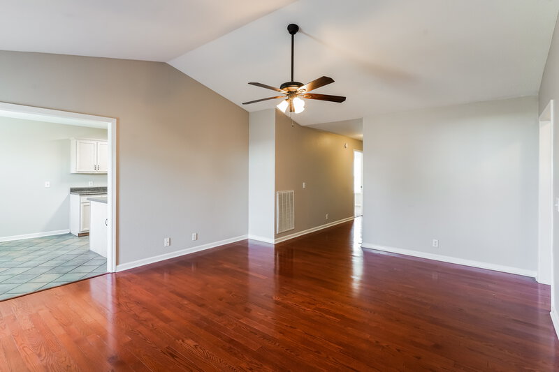 1,975/Mo, 805 Winchester Close Antioch, TN 37013 Living Room View