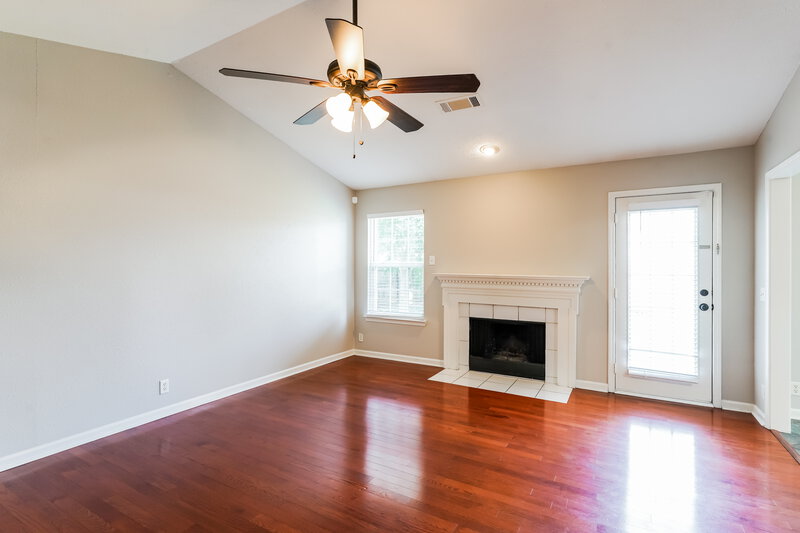 1,975/Mo, 805 Winchester Close Antioch, TN 37013 Living Room View 2