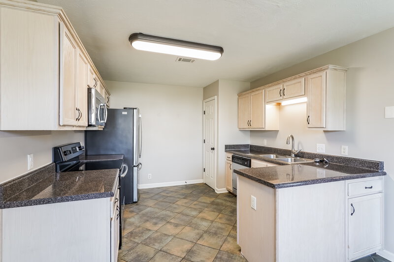 1,975/Mo, 805 Winchester Close Antioch, TN 37013 Kitchen View