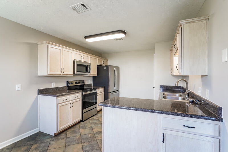 1,975/Mo, 805 Winchester Close Antioch, TN 37013 Kitchen View 2
