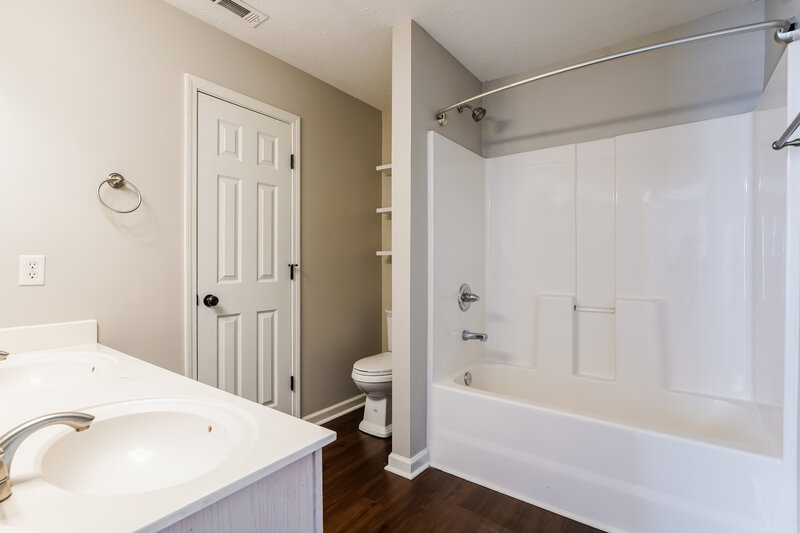 1,975/Mo, 805 Winchester Close Antioch, TN 37013 Main Bathroom View
