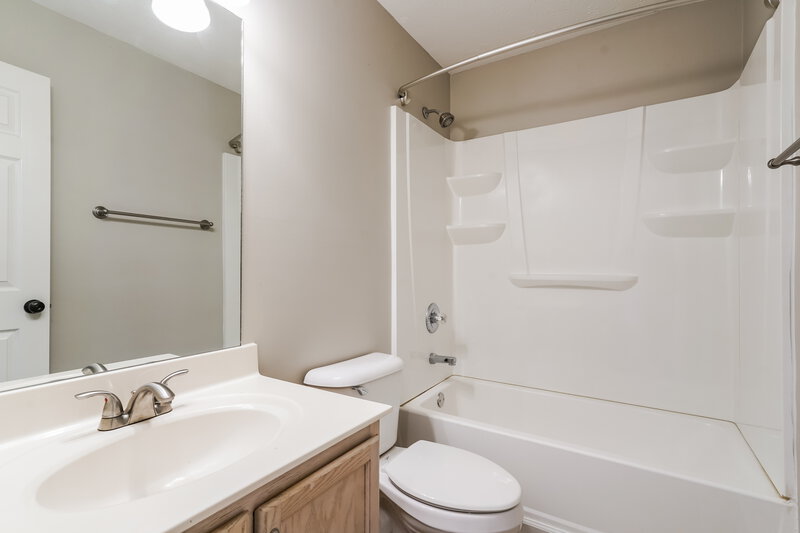 1,975/Mo, 805 Winchester Close Antioch, TN 37013 Bathroom View