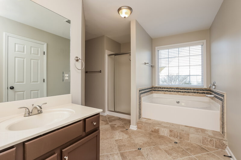 2,400/Mo, 707 Bob White Ct Mt Juliet, TN 37122 Main Bedroom View 4