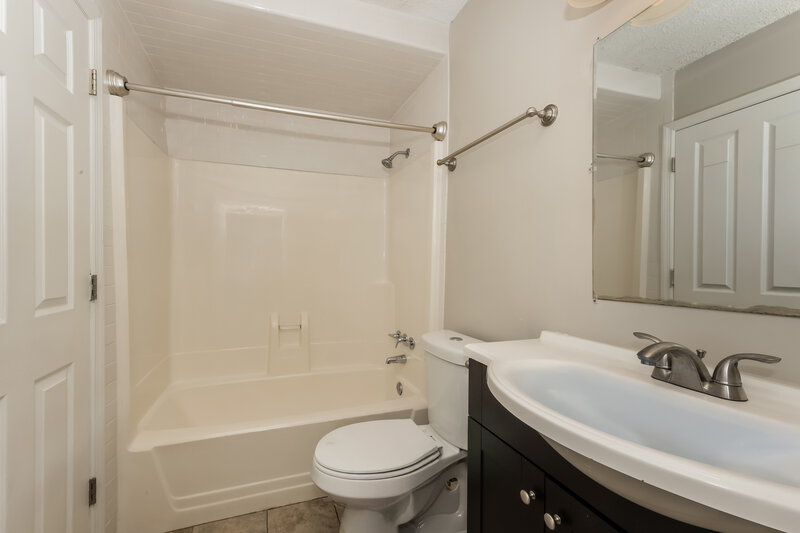 1,890/Mo, 141 Bill Stewart Blvd La Vergne, TN 37086 Bathroom View 2