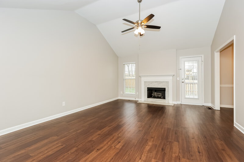 2,460/Mo, 612 Woodland Hills  Dr La Vergne, TN 37086 Living Room View