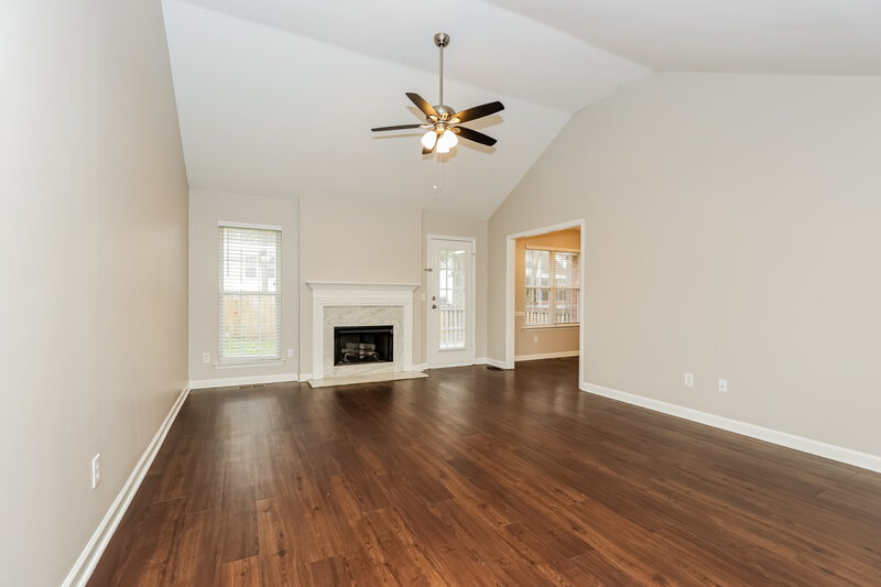2,460/Mo, 612 Woodland Hills  Dr La Vergne, TN 37086 Living Room View 2