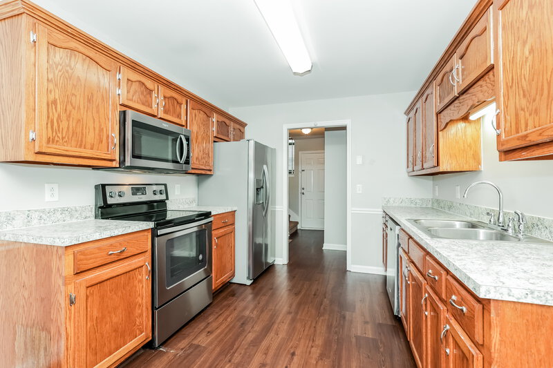 2,460/Mo, 612 Woodland Hills  Dr La Vergne, TN 37086 Kitchen View 2