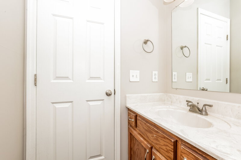 2,460/Mo, 612 Woodland Hills  Dr La Vergne, TN 37086 Bathroom View 2