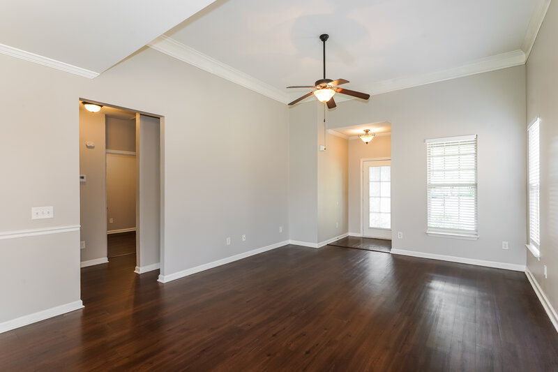 2,625/Mo, 102 England Pl Hendersonville, TN 37075 Living Room View 2