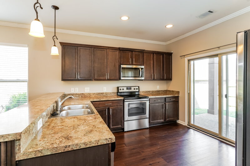 2,625/Mo, 102 England Pl Hendersonville, TN 37075 Kitchen View