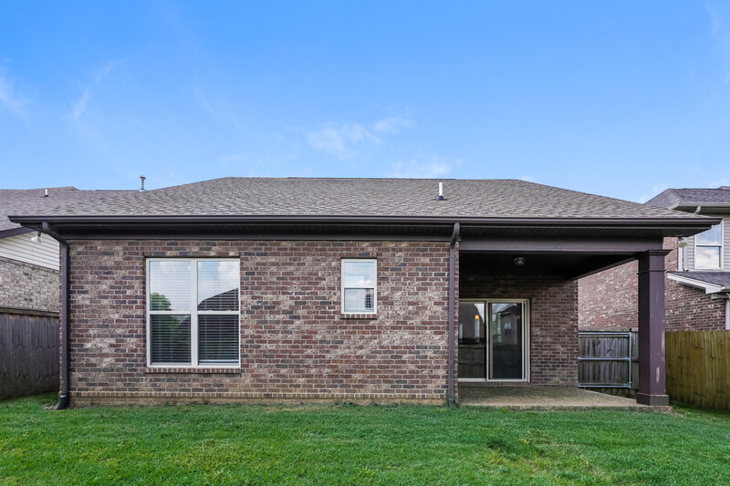 2,625/Mo, 102 England Pl Hendersonville, TN 37075 Rear View