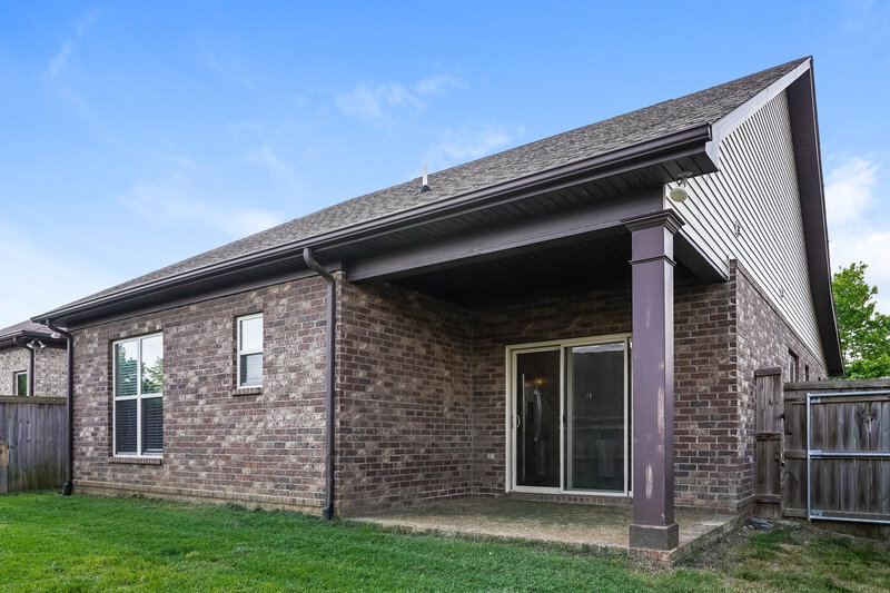 2,625/Mo, 102 England Pl Hendersonville, TN 37075 Rear View 2
