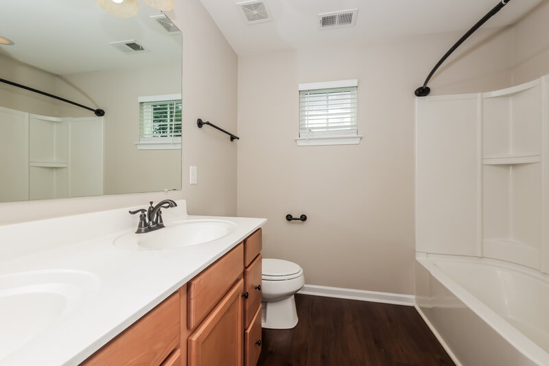 2,195/Mo, 2642 Apple Cross Ct Murfreesboro, TN 37127 Main Bathroom View