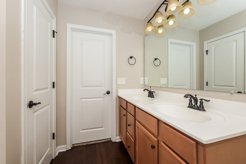 2,195/Mo, 2642 Apple Cross Ct Murfreesboro, TN 37127 Main Bathroom View 2