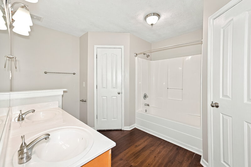 2,130/Mo, 2918 Weybridge Dr Murfreesboro, TN 37128 Primary Bathroom View