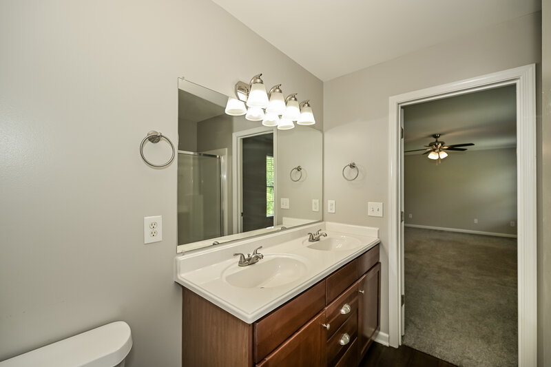 2,405/Mo, 1016 Solomon Ln Spring Hill, TN 37174 Main Bathroom View 2