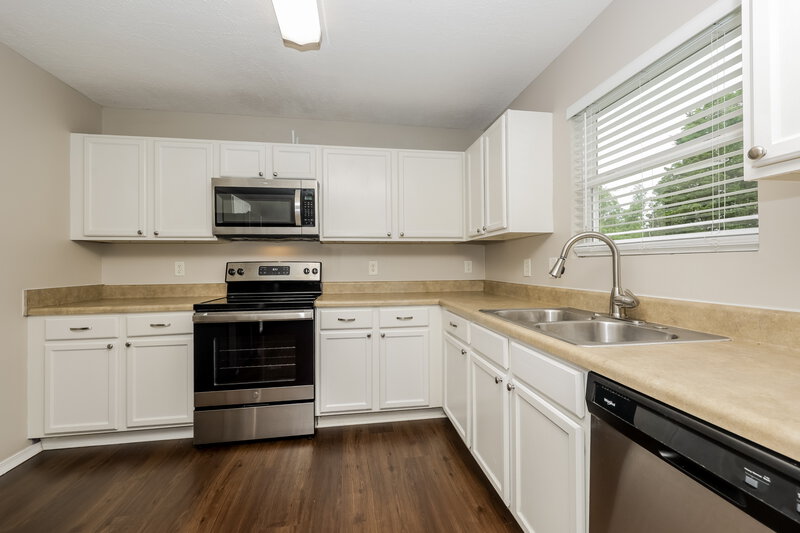 2,280/Mo, 5624 Dory Dr Antioch, TN 37013 Kitchen View 2