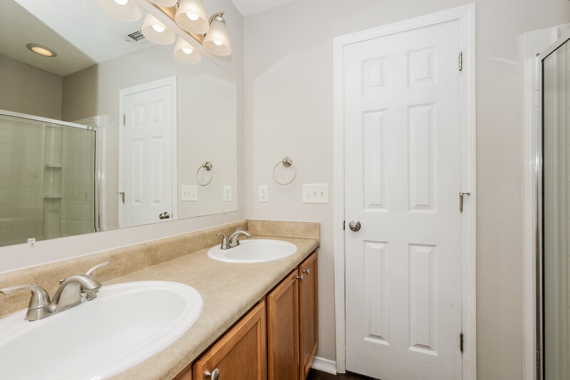 2,280/Mo, 5624 Dory Dr Antioch, TN 37013 Main Bathroom View