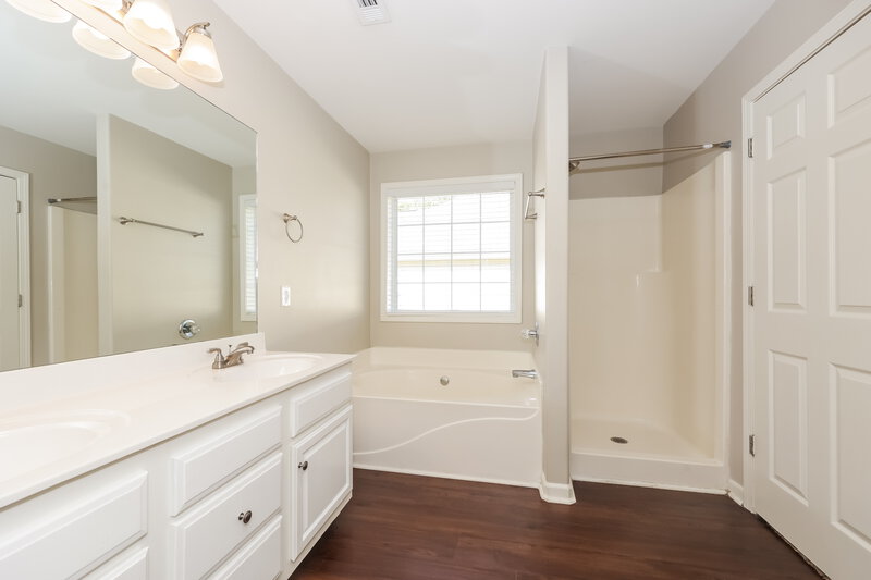 2,210/Mo, 2402 Audelia Way Spring Hill, TN 37174 Main Bathroom View 2