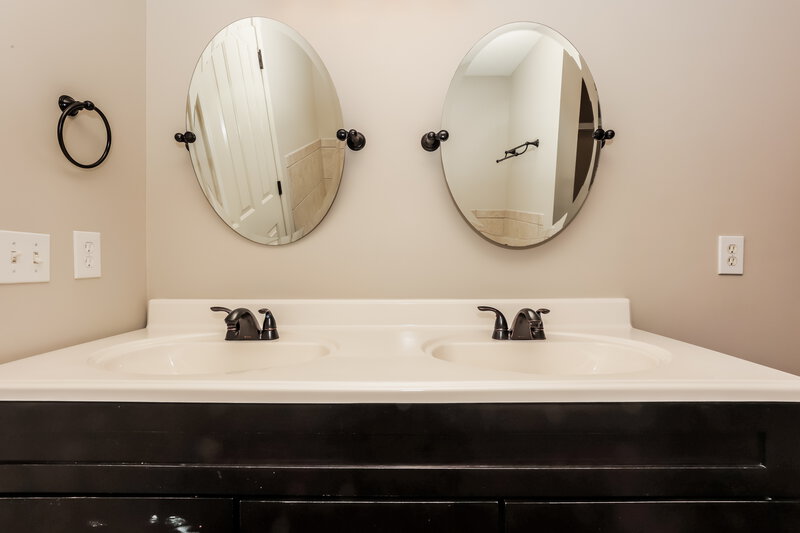 1,930/Mo, 9003 Lomond Dr Smyrna, TN 37167 Main Bathroom View