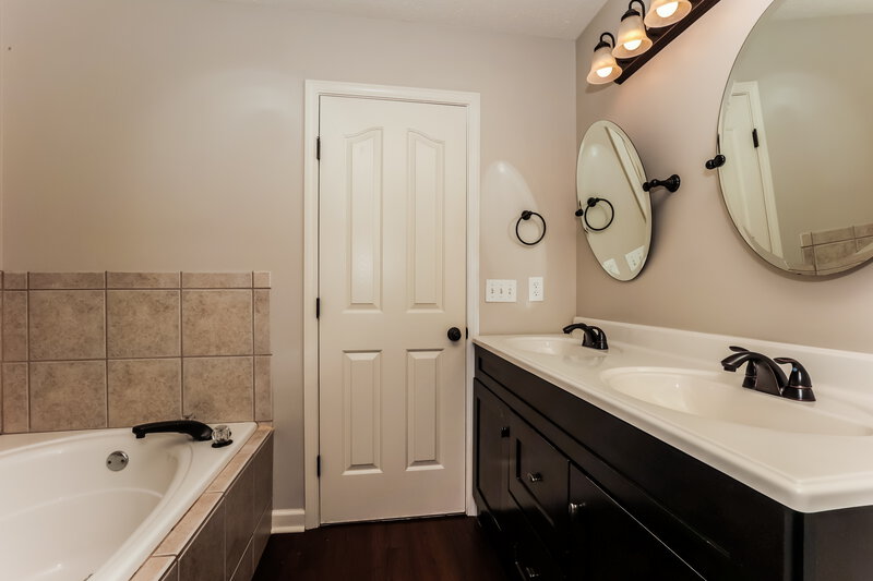1,930/Mo, 9003 Lomond Dr Smyrna, TN 37167 Main Bathroom View 2