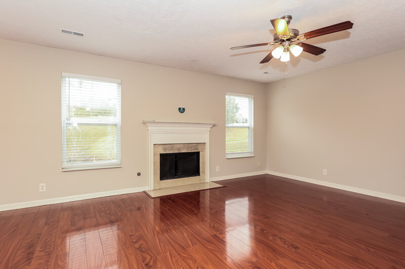 2,155/Mo, 3008 Bromley Way Antioch, TN 37013 Living Room View