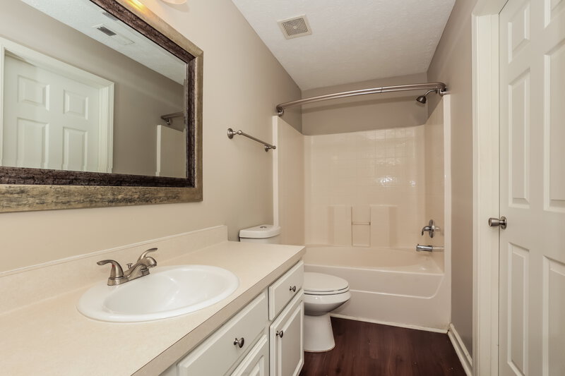 2,155/Mo, 3008 Bromley Way Antioch, TN 37013 Main Bathroom View