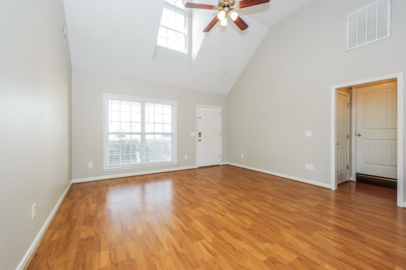2,245/Mo, 3360 Cornerstone Dr Murfreesboro, TN 37128 Living Room View 2
