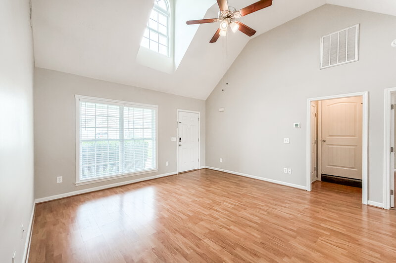 2,345/Mo, 3360 Cornerstone Dr Murfreesboro, TN 37128 Living Room View 2