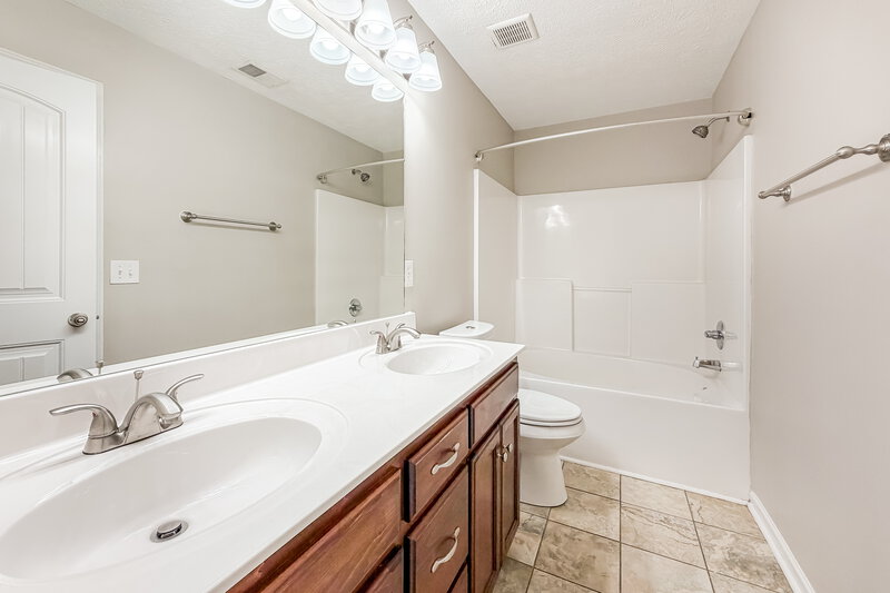2,345/Mo, 3360 Cornerstone Dr Murfreesboro, TN 37128 Main Bathroom View