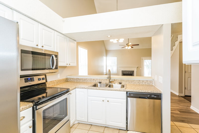 2,800/Mo, 1502 Cedardale Rd Mount Juliet, TN 37122 Kitchen View 2
