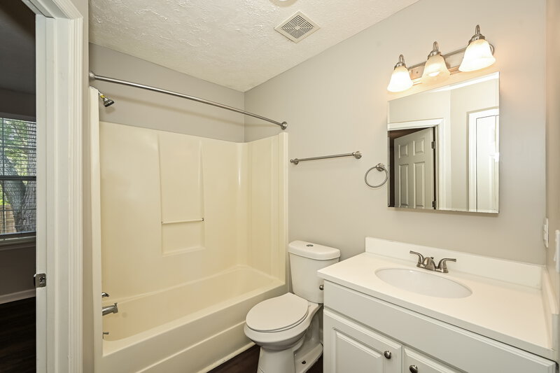 2,055/Mo, 1502 Cedardale Rd Mount Juliet, TN 37122 Main Bathroom View