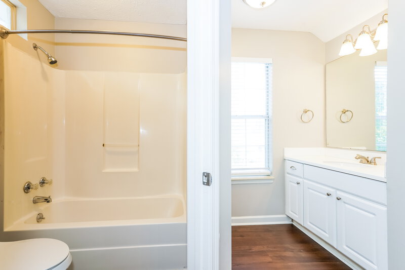 2,800/Mo, 1502 Cedardale Rd Mount Juliet, TN 37122 Bathroom View