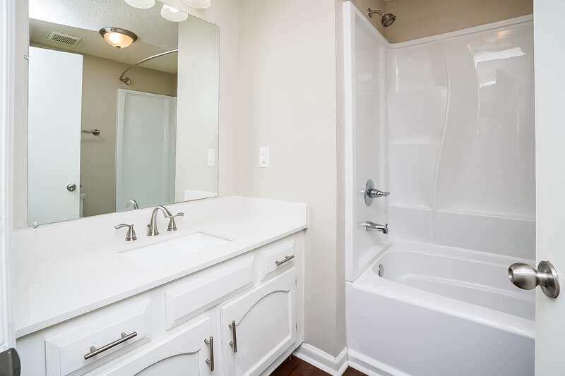 2,740/Mo, 408 Red Cedar Ct Nashville, TN 37214 Bathroom View