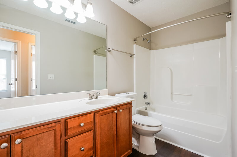 2,020/Mo, 2333 Cason Trl Murfreesboro, TN 37128 Main Bathroom View