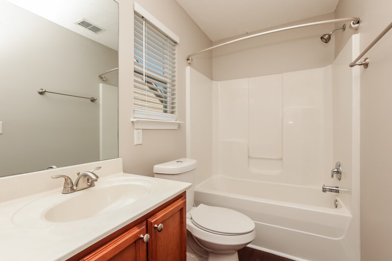 2,170/Mo, 2333 Cason Trl Murfreesboro, TN 37128 Main Bathroom View
