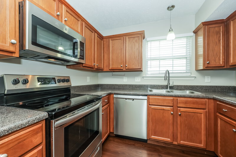 2,025/Mo, 1531 Saint Andrews Dr Murfreesboro, TN 37128 Kitchen View 2