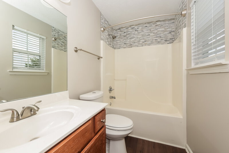 2,025/Mo, 1531 Saint Andrews Dr Murfreesboro, TN 37128 Main Bathroom View