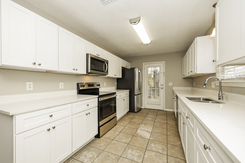 2,430/Mo, 108 Cedar Bend Ct La Vergne, TN 37086 Kitchen View