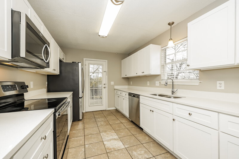 2,430/Mo, 108 Cedar Bend Ct La Vergne, TN 37086 Kitchen View 2