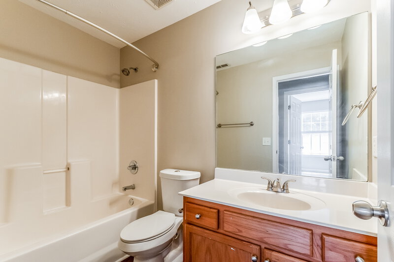 2,255/Mo, 2006 Zion Ln La Vergne, TN 37086 Bathroom View