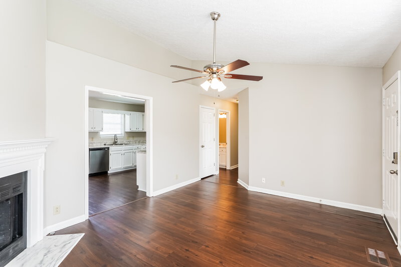 2,040/Mo, 100 Pine Grove Rd Mt Juliet, TN 37122 Living Room View 2