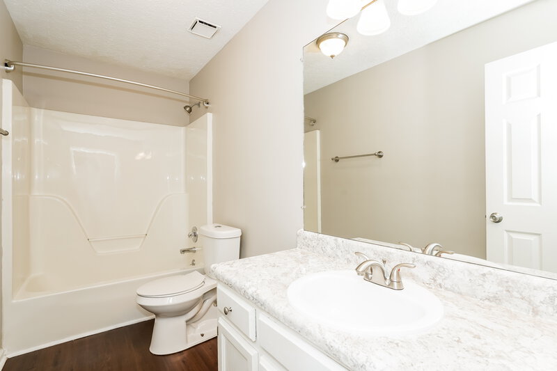 2,040/Mo, 100 Pine Grove Rd Mt Juliet, TN 37122 Main Bathroom View