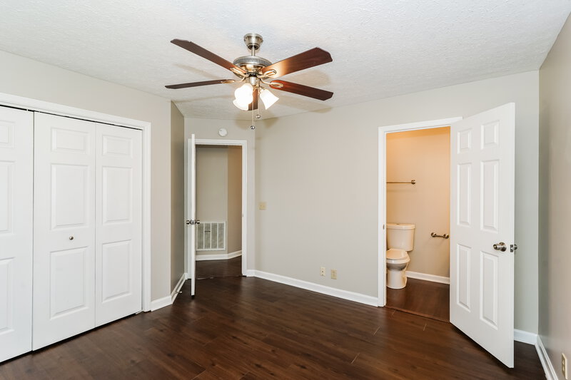 2,040/Mo, 100 Pine Grove Rd Mt Juliet, TN 37122 Main Bathroom View 2