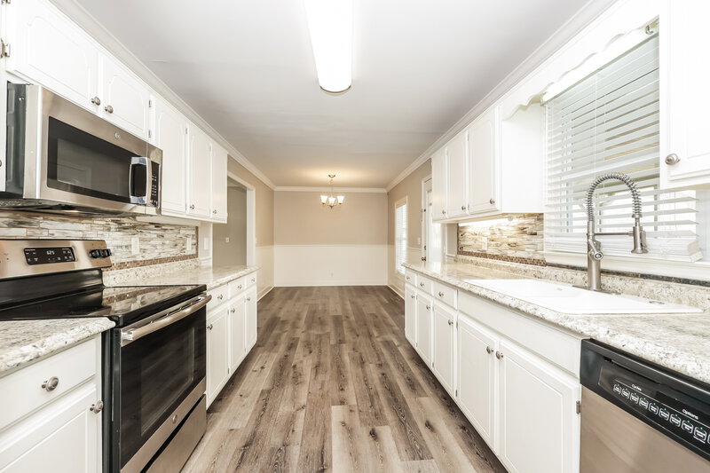 1,840/Mo, 1106 Victoria Dr Murfreesboro, TN 37129 Kitchen View 2