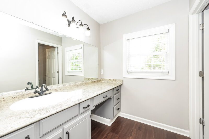 1,840/Mo, 1106 Victoria Dr Murfreesboro, TN 37129 Main Bathroom View