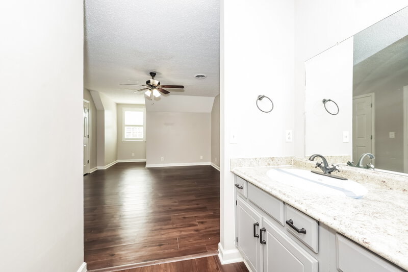 1,840/Mo, 1106 Victoria Dr Murfreesboro, TN 37129 Main Bathroom View 2