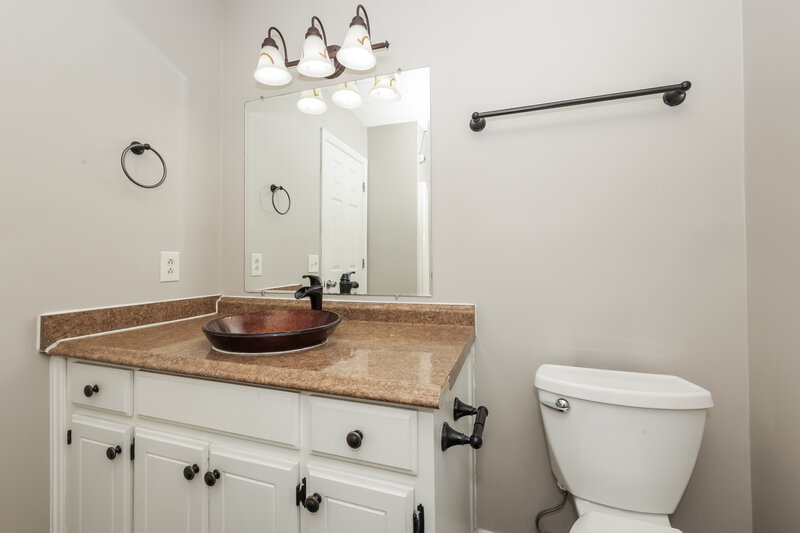 1,840/Mo, 1106 Victoria Dr Murfreesboro, TN 37129 Bathroom View 2