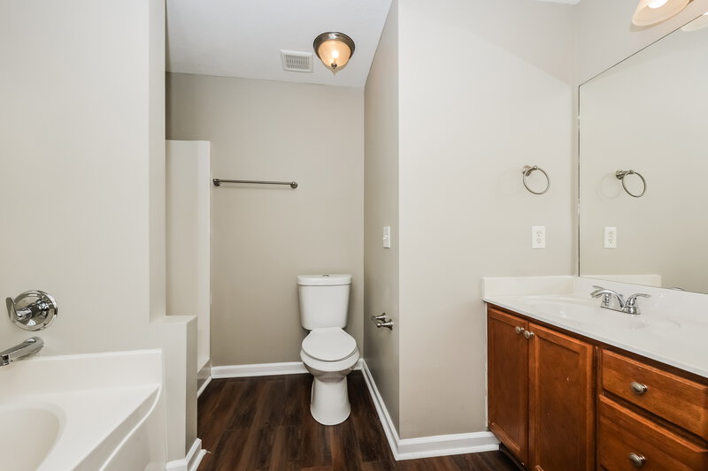 2,110/Mo, 317 Davids Way La Vergne, TN 37086 Main Bathroom View